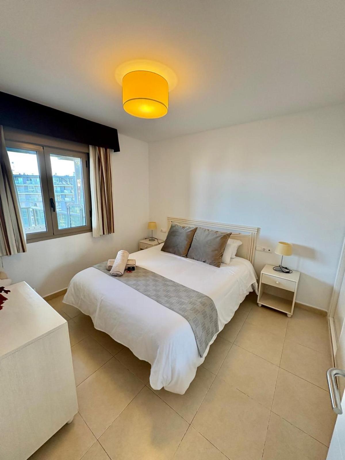 With Sea View Pool & Private Parking *